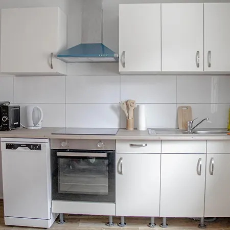 F&f - 3 Zimmer Og Schickes - Zentral Mit Kostenfreien Privatparkplaetzen Und Wlan