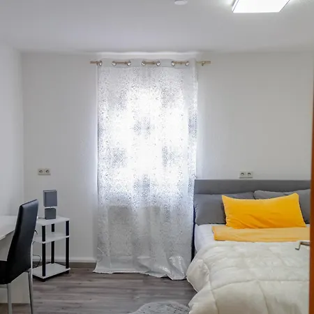 F&f - 3 Zimmer Og Schickes - Zentral Mit Kostenfreien Privatparkplaetzen Und Wlan *