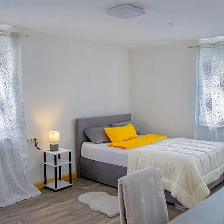 F&f - 3 Zimmer Og Schickes - Zentral Mit Kostenfreien Privatparkplaetzen Und Wlan Διαμέρισμα *